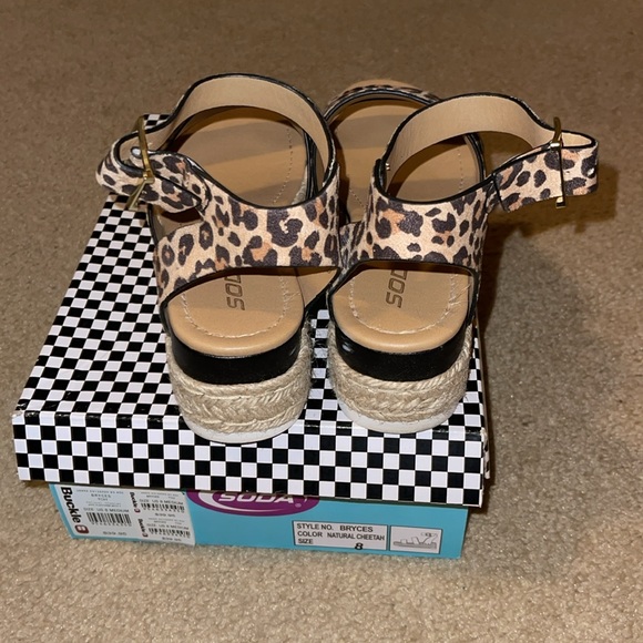 Soda Bryce Cheetah Print Flatform Sandal - Picture 4 of 8